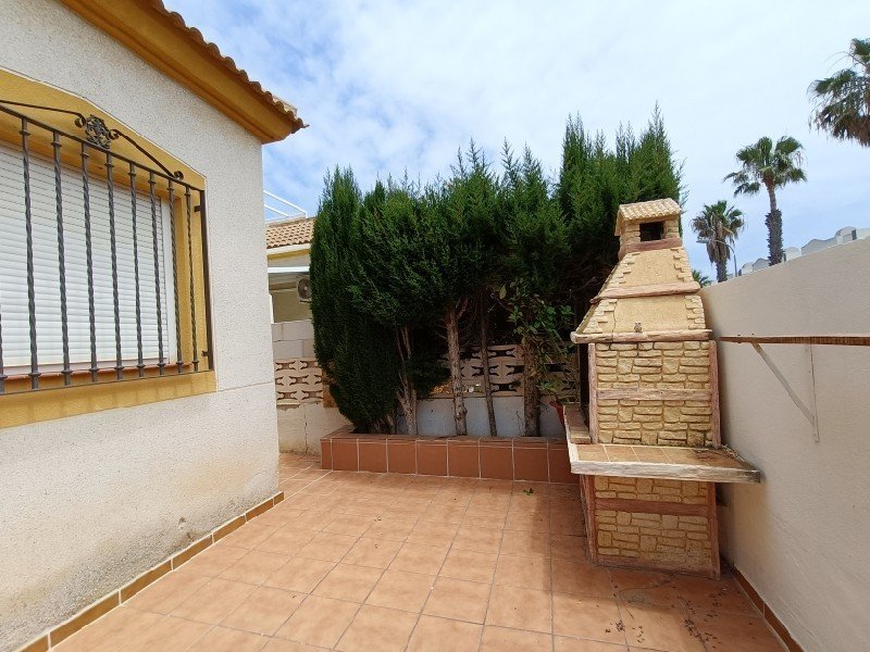 Semi-detached house on Calle Einstein – Torrevieja – Alicante — image 2